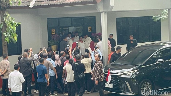 Megawati mengunjungi Taman Langsat, Jakarta Selatan. (Rumondang/detikcom)