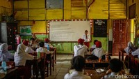 Saat ini, SDN Burangkeng 04 memiliki 280 siswa dari kelas 1 hingga kelas 6.