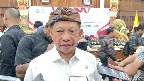 Menteri Dalam Negeri (Mendagri) Tito Karnavian saat ditemui di kantor Gubernur Bali, Denpasar, Jumat (8/8/2025). (Foto: Rizki Setyo/detikBali)
