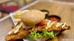Jumbo! Nasi Kari Jepang hingga Monster Burger di Resto Naga