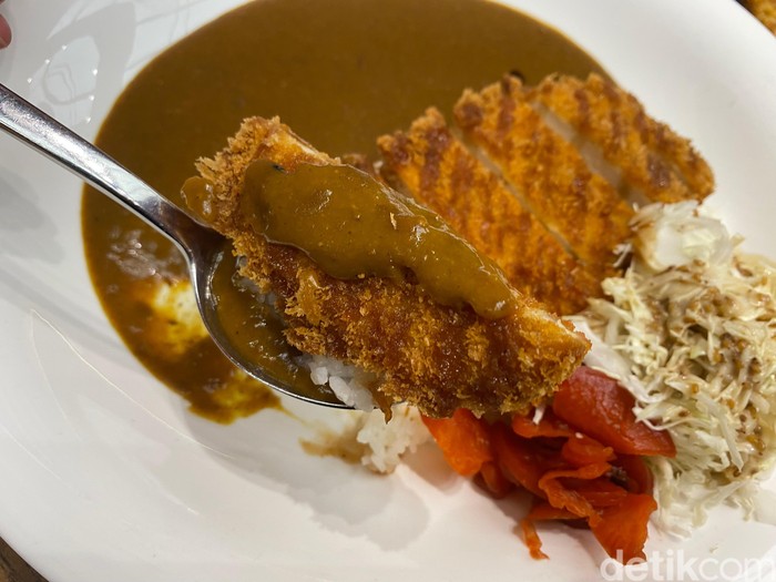 Nyamm! Sedapnya Nasi Kari Jepang Porsi Jumbo dari Singapura Berasal dari Singapura, restoran ini menghadirkan makanan porsi jumbo.