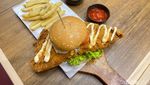 Jumbo! Nasi Kari Jepang hingga Monster Burger di Resto Naga