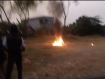 Maling Vario Penjual Tempe Gresik Babak Belur Dihajar-Motor Dibakar