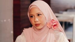 Pangling! Gaya Nadin Amizah Berhijab di Pengajian Jelang Nikah