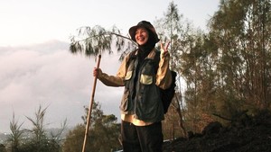 Setiap adventure itu semacam pengingat, bahwa dunia ini luas sekali, dan kita cuma perlu sesekali keluar, buat sadar betapa banyak hal yang bisa disyukuri, tulis Natasha Rizki di akun Instagram pribadinya dilihat detikcom, Jumat (8/8/2025). Foto: dok. Instagram @natasharizkynew