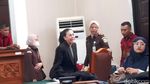 Saat Nikita Mirzani Histeris Mau Sidang Tetap Dilanjut, tapi Diminta Hakim ke RS