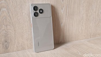 HP ini disokong chip UnisocT7200 yang dipadukan dengan Dynamic RAM hingga 12 GB. Kombinasi ini dengan memastikan multitasking mulus. Pengguna dijanjikan dapat berpindah antar aplikasi belajar, media sosial, hingga gaming tanpa jeda. Foto: Adi Fida Rahman/detikINET