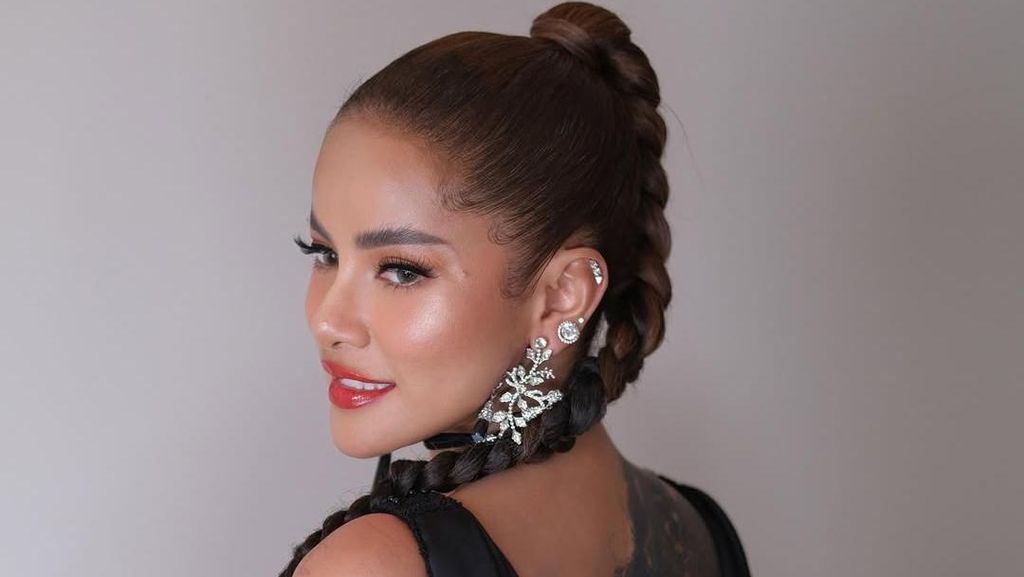 Olla Ramlan soal Makna Tato Besar di Punggung