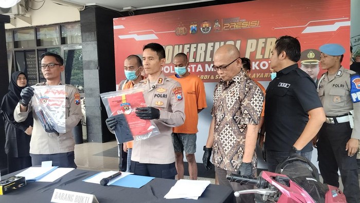 Wakapolresta Malang Kota AKBP Oskar Syamsuddin saat konferensi pers pengungkapan kasus pencurian