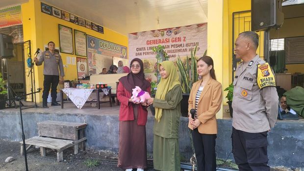 Polda Riau dan mahasiswa menggaungkan Green Policing ke sekolah-sekolah, Jumat (8/8/2025).