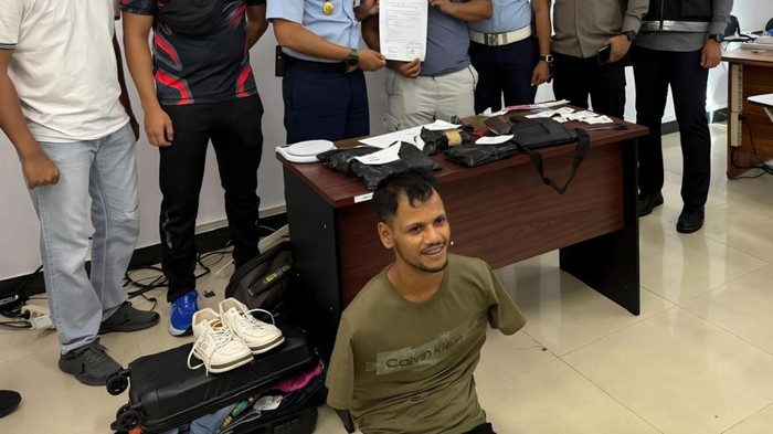 Polda Riau dan petugas Avsec Bandara Sultan Syarif Kasim II menggagalkan sabu 2 kilogram, Selasa (5/8/2025).