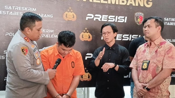 Polisi saat merilis ungkap kasus penembakan wanita di Palembang.
