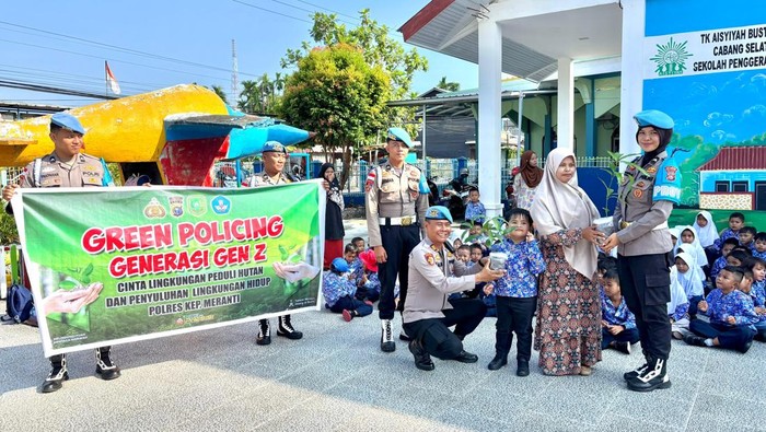 Polres Kepulauan Meranti gencar sosialisasi Green Policing dan tanam pohon di sekolah-sekolah, Jumat (8/8/2025).