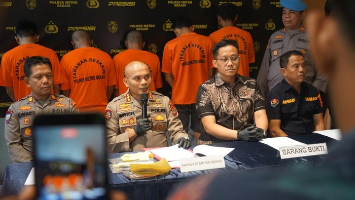 Polres Metro Bekasi menangkap komplotan pencuri motor yang beraksi di wilayah Kabupaten Bekasi, Jawa Barat.