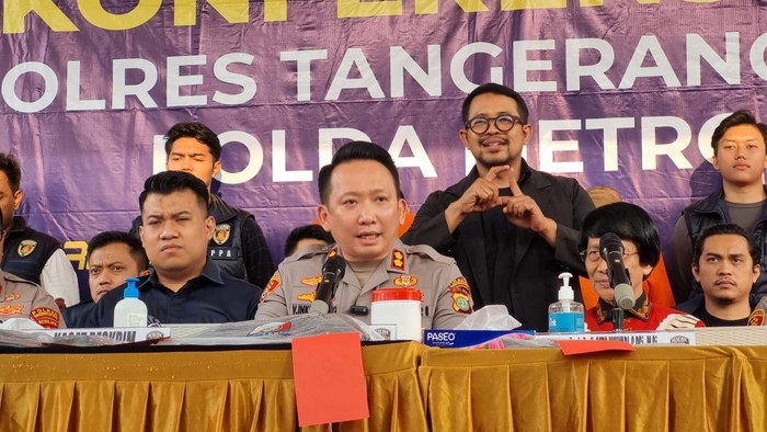 Polres Tangsel menggelar konferensi pers kasus penganiayaan bocah 4 tahun hingga tewas.