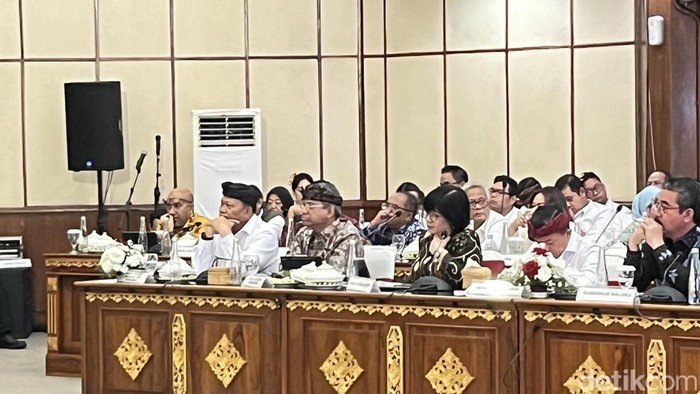 Rapat Konsolidasi dan Percepatan Operasionalisasi Koperasi Desa/Kelurahan Merah Putih di kantor Gubernur Bali, Jumat (8/8/2025). (Foto: Rizki Setyo/detikBali)