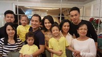 Momen kenangan bersama mendiang Santi Sardi. Foto: dok instagram Lukman Sardi