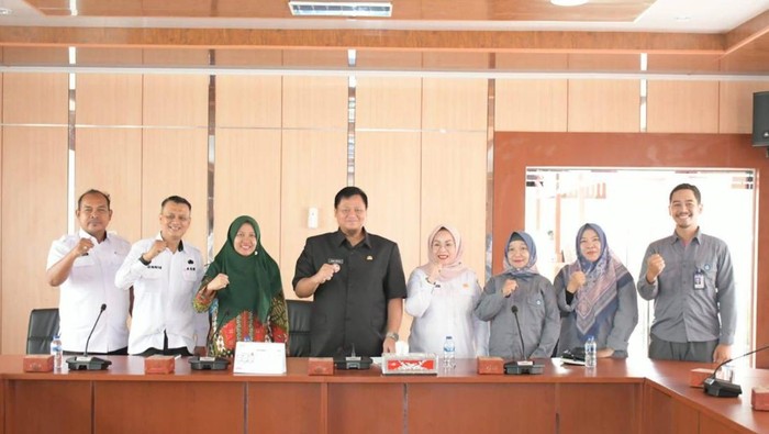 Sekda Banyuasin Erwin saat menerima audiensi Balai Bahasa Sumsel.