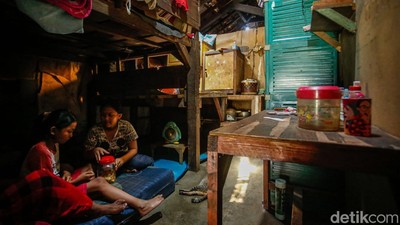 Lihat Lebih Dekat Rumah Dimakan Tanah di Bekasi