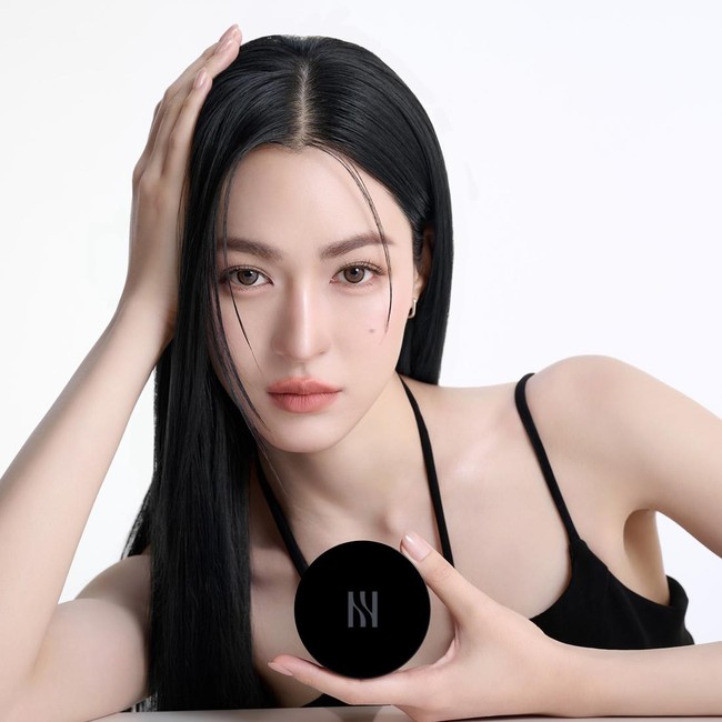 Artis Thailand Ini Cetak Sejarah Jadi Brand Ambassador Makeup Korea Pertama