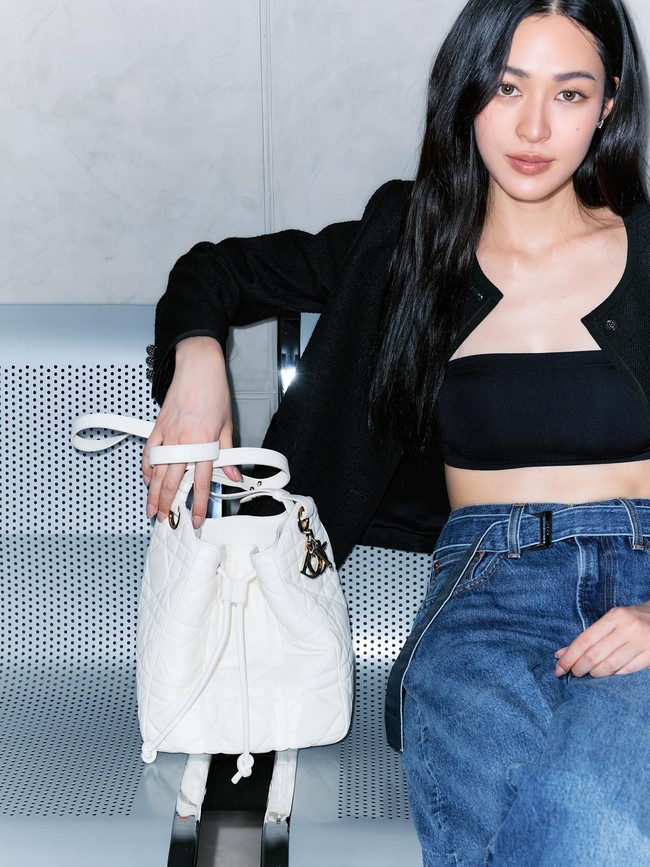 Kecantikan wanita 30 tahun tersebut disebut unik karena memiliki darah Hong Kong. Lingling mengawali kariernya dengan mengikuti kontes ajang kecantikan. Ia mulai jadi sorotan publik setelah mengikuti Miss Khao Suan Kwang Contest dan menjadi runner up. Setelah itu, ia mulai debut jadi aktris. Foto: Instagram @linglingkwong