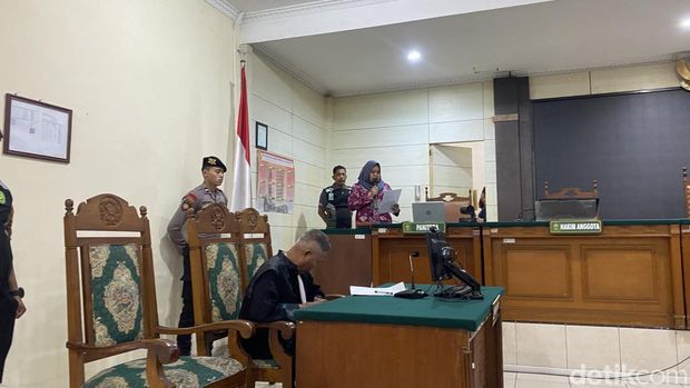 Suasana persidangan Robig dengan agenda pembacaan putusan di Pengadilan Negeri (PN) Semarang, Jumat (8/8/2025).
