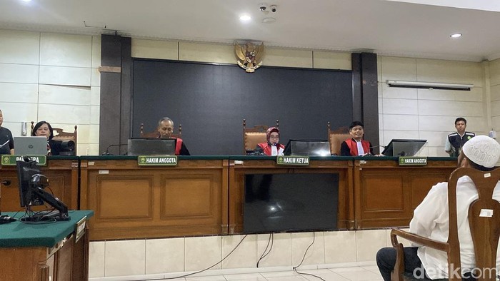 Suasana persidangan Robig dengan agenda pembacaan putusan di Pengadilan Negeri (PN) Semarang, Jumat (8/8/2025).