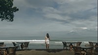 Sudamala Resort Senggigi menghadap langsung ke Pantai Mangsit dan Gunung Agung di seberang lautan.  (dok. Sudamala Resort Senggigi)