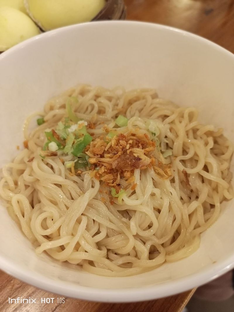 Top 3 Mie Ayam Favorit Nagita Slavina, Ada dari Penjual Gerobakan!