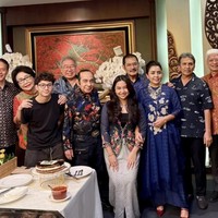 Tepat pada 23 Juli 2025 Bambang Trihatmodjo berulang tahun yang ke-72. Melalui akun Instagram pribadinya, Mayangsari membagikan momen manis ulang tahun sang suami. Foto: Instagram/@mayangsari_official