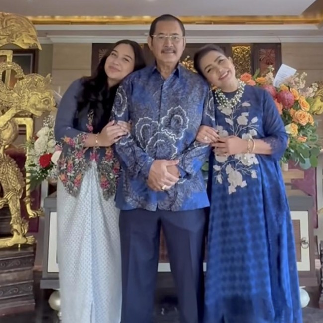 8 Foto Ultah ke-72 Bambang Trihatmodjo, Pamer Kemesraan Dengan Mayangsari