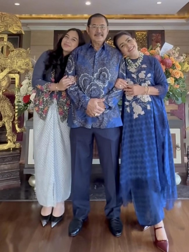 8 Foto Ultah ke-72 Bambang Trihatmodjo, Pamer Kemesraan Dengan Mayangsari