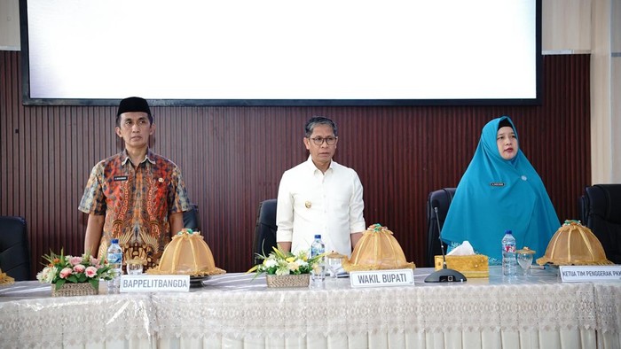 Wabup Selle Selle KS Dalle saat menghadiri kegiatan Rembuk Tematik Stunting Kabupaten Soppeng tahun 2025.