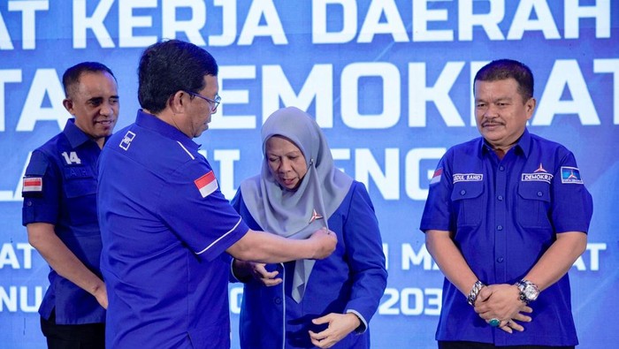 Wakil Gubernur Sulawesi Tengah, dr. Reny Lamadjido, resmi bergabung dengan Partai Demokrat.