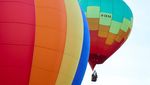 Warna-warni Balon Udara Hiasi Langit Inggris