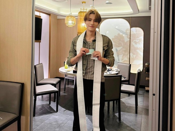 Xiaojun WayV viral menjadi sorotan usai mentraktir 240 penggemarnya di HaiDiLao.