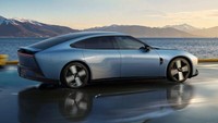 Xpeng P7 terbaru hadir dalam tiga varian jarak tempuh: 820 km (ultra long range), 750 km (high performance), dan 702 km (long range). Semuanya menggunakan baterai besar dengan dukungan arsitektur 800V dan kemampuan fast-charging 5C. Hanya dalam 10 menit pengecasan, mobil ini bisa menempuh jarak hingga 525 km. Foto: Doc. Xpeng