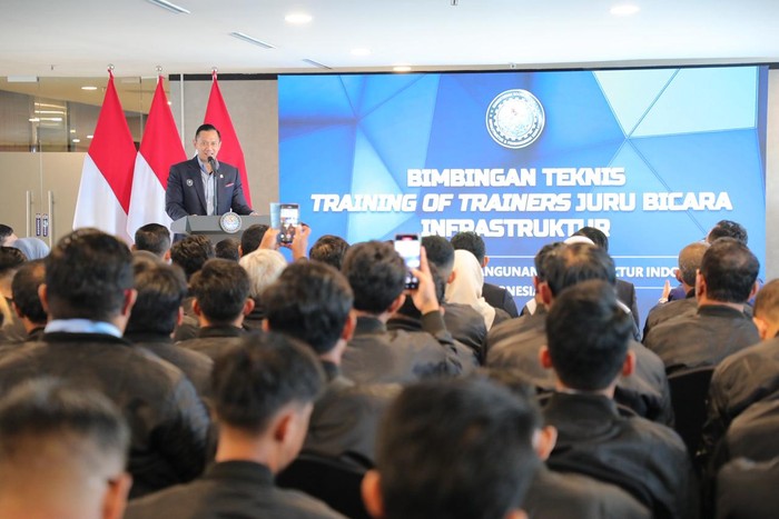 Agenda Training of Trainers (TOT) Juru Bicara Infrastruktur yang diinisiasi Masyarakat Asta Cita Indonesia (MACI), Kamis (7/8/2025), di Kantor Kemenko Infrastruktur dan Pembangunan Kewilayahan, Jalan M.H. Thamrin No.8, Menteng, Kota Jakarta Pusat, Daerah Khusus Ibukota Jakarta.