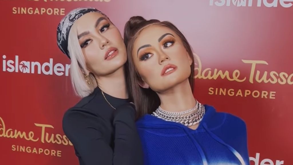 Agnez Mo dan Kembaran yang Gak Bakal Menua