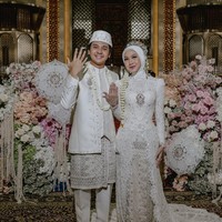 Postingan bahagia Arbani dibanjiri komentar dari rekan artis. “Congrats bro SAMAWA❤️🙏😇,” tulis Pratama Arhan. Tissa Biani juga mengungkapkan rasa harunya, “🥹🥹🥹🥹 Selamat ya pasangan idola! Alhamdulillah akhirnya sah.” Foto: Instagram