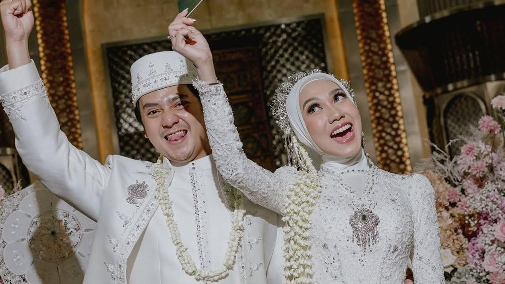 Video: Senyum Bahagia Arbani Yasiz dan Raissa Ramadhani yang Resmi Menikah