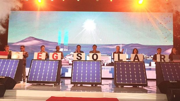 Bupati Batang Faiz Kurniawan saat pembukaan operasional pabrik panel surya asal Amerika Serikat, SEG Solar, di Kawasan Ekonomi Khusus (KEK) Industropolis Batang.