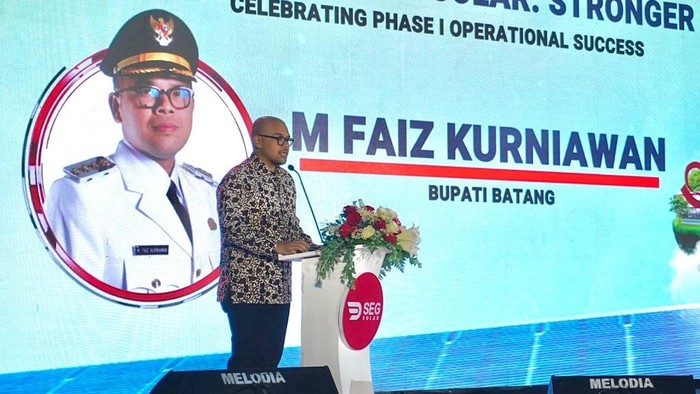 Bupati Batang Faiz Kurniawan saat pembukaan operasional pabrik panel surya asal Amerika Serikat, SEG Solar, di Kawasan Ekonomi Khusus (KEK) Industropolis Batang.