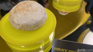 Baru! Donat Crispy di Blok M Milik Putra Kembar Tory Burch