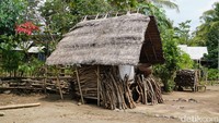 Rumah untuk menyimpan kayu di Desa Beleq. Kayu digunakan untuk memasak. (Femi Diah/detikcom)