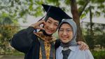 Potret Desy Ratnasari Semringah Lulus S3 di Usia 52 Tahun