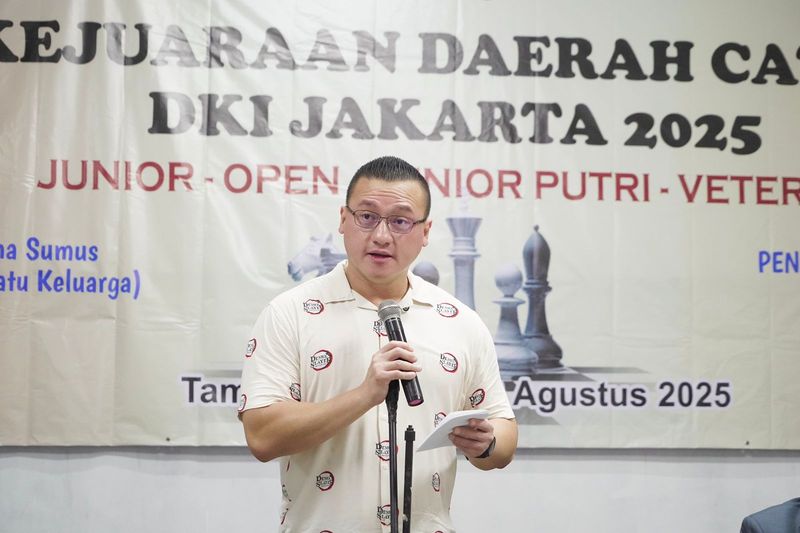 Ketua Percasi DKI Jakarta Yang Juga Anggota DPRD DKI Jakarta Hardiyanto Kenneth Memberikan Keterangan Kepada Media Di Kejurda Catur Yang Di Selenggarakan Di Tamini Square.