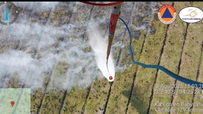 Helikopter water bombing dikerahkan untuk padamkan karhutla di PALI dan Banyuasin