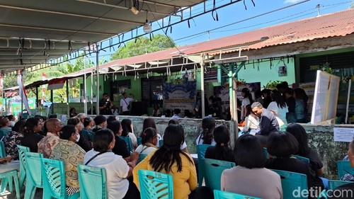 Ibadah pemakaman jenazah Prada Lucky Chepril Saputra Namo di asrama tentara Kuanino, Kecamatan Kota Raja, Kota Kupang, NTT, Sabtu (9/8/2025). (Yufengki Bria/detikBali)