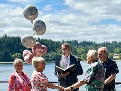 Ketika Kakek 100 Tahun Nikahi Nenek Usia 87, Cinta Tak Mengenal Usia